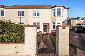 Exterior - Coorie Doon, Largs, spacious 2 bedroom apartment (North Ayrshire Council)