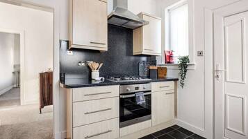 Cookware/dishes/utensils