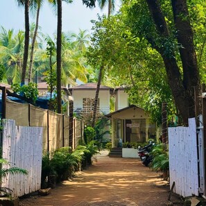 Exterior - La Volga by season Resort Inn (Morjim)