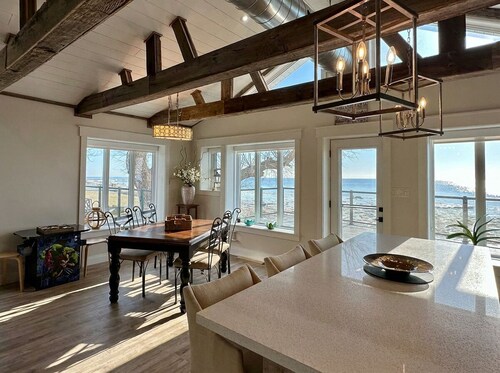 Waterfront Beach House - Deck, BBQ & Private Beach