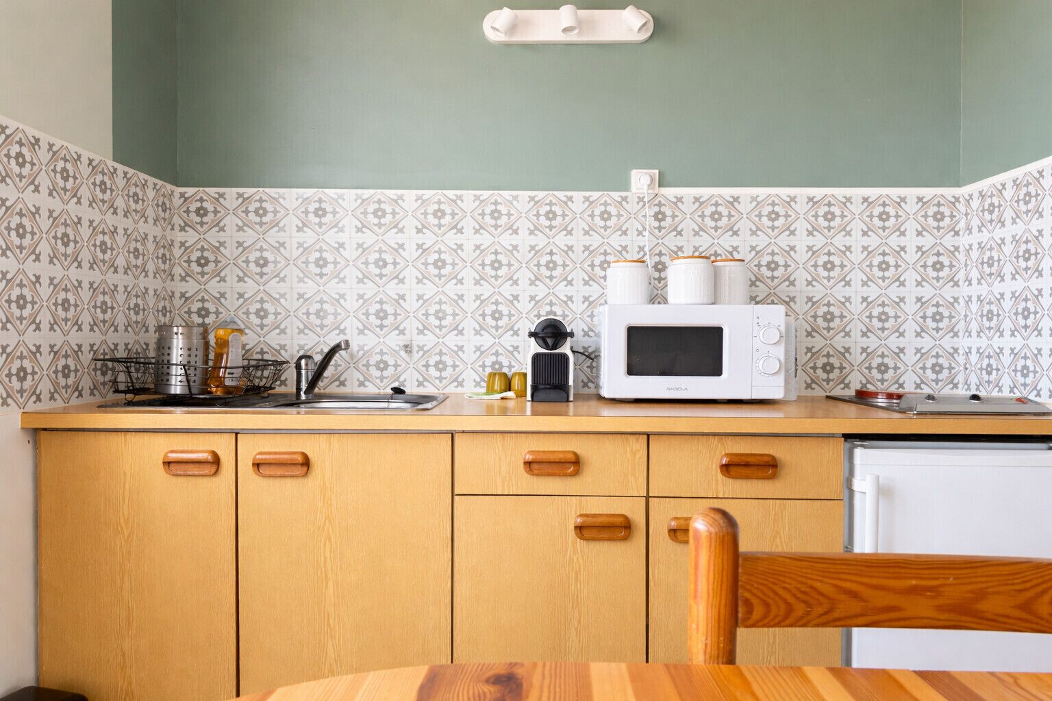 Fridge, microwave, coffee/tea maker, cookware/dishes/utensils