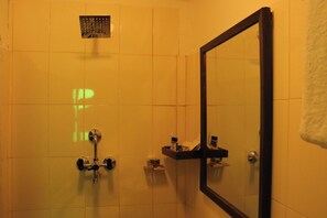 Deluxe Double or Twin Room, Garden View | Bilik Mandi