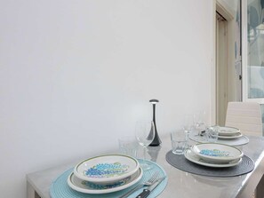 Dining - HomeLovers Bright and White House Navigli District (Milano)