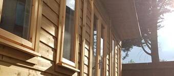 Urban Log Cabin in Central London Zone 2 with free parking, 4 mins from tube