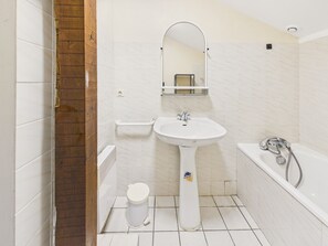 Bathroom - 450m from the Arès Pier, house for 4 (Arès)