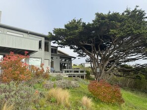 Exterior - Starboard Sunset – Coastal Views, Hot Tub & Private Retreat (Bodega Bay)