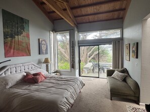 Desk, iron/ironing board, WiFi, bed sheets - Starboard Sunset – Coastal Views, Hot Tub & Private Retreat (Bodega Bay)