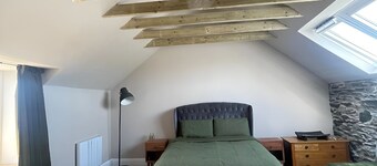 Beautiful seafront cottage in Bruichladdich , next to the distillery!