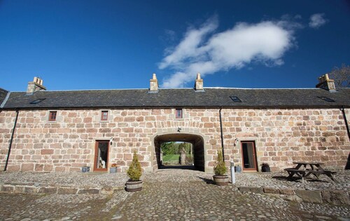 Simmental Cottage Daviot