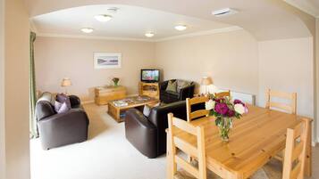 House, 2 Bedrooms | Living room