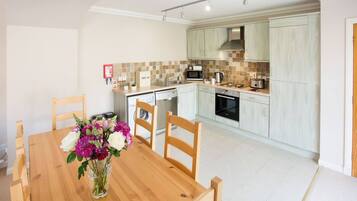 House, 2 Bedrooms | Dining room