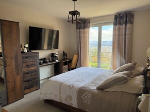 1 bedroom, iron/ironing board, Internet, bed sheets