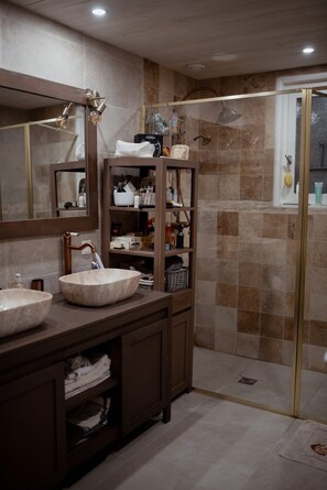 Bathroom - Vrbo Property (Fraisses)