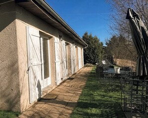 Outdoor dining - Vrbo Property (Fraisses)