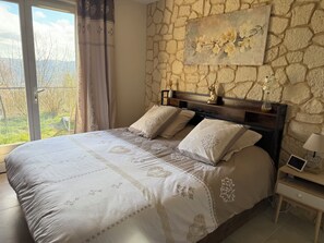 Room - Vrbo Property (Fraisses)