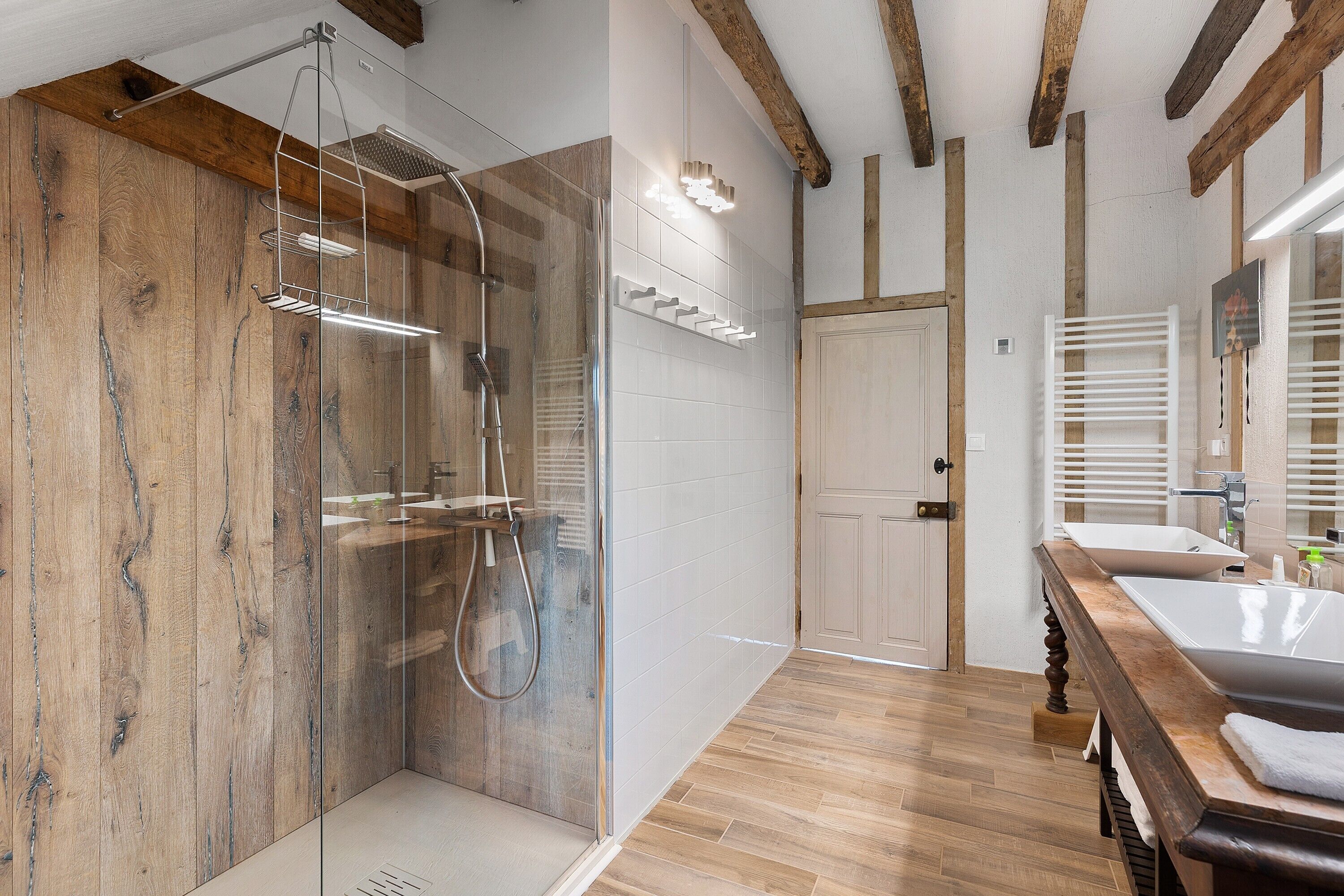 Douche, serviettes fournies
