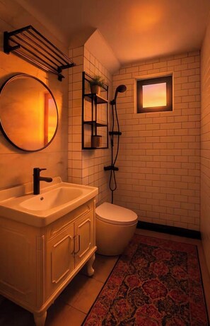 Shower, bidet, towels, soap - 康宿·夕观居｜日落海景双卧套房
KanStay Sunset View | 2BR Sunset Ocean View Suite (Manila)