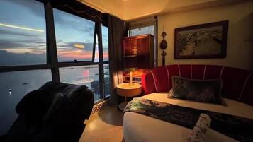 2 bedrooms, iron/ironing board, WiFi