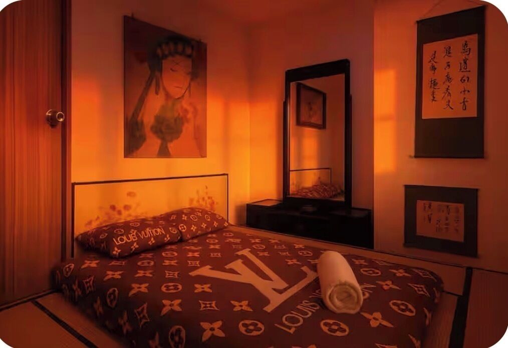 2 bedrooms, iron/ironing board, WiFi