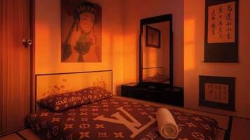 2 bedrooms, iron/ironing board, WiFi