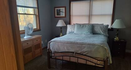 Adorable 3-bedroom cottage
4.97 rating on other site. you will love it.