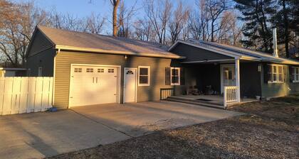 Adorable 3-bedroom cottage
4.97 rating on other site. you will love it.