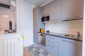 A modern kitchen with white cabinets, stainless steel appliances, and a built-in oven. - GuestHost - Comfortable 50m2 apartment, ideal for 4 people, located on the second floor of a renovated period building without lift.The accommodation is located in the center of Città Bassa, the modern and commercial heart of Bergamo, a short distance f (Bergamo)