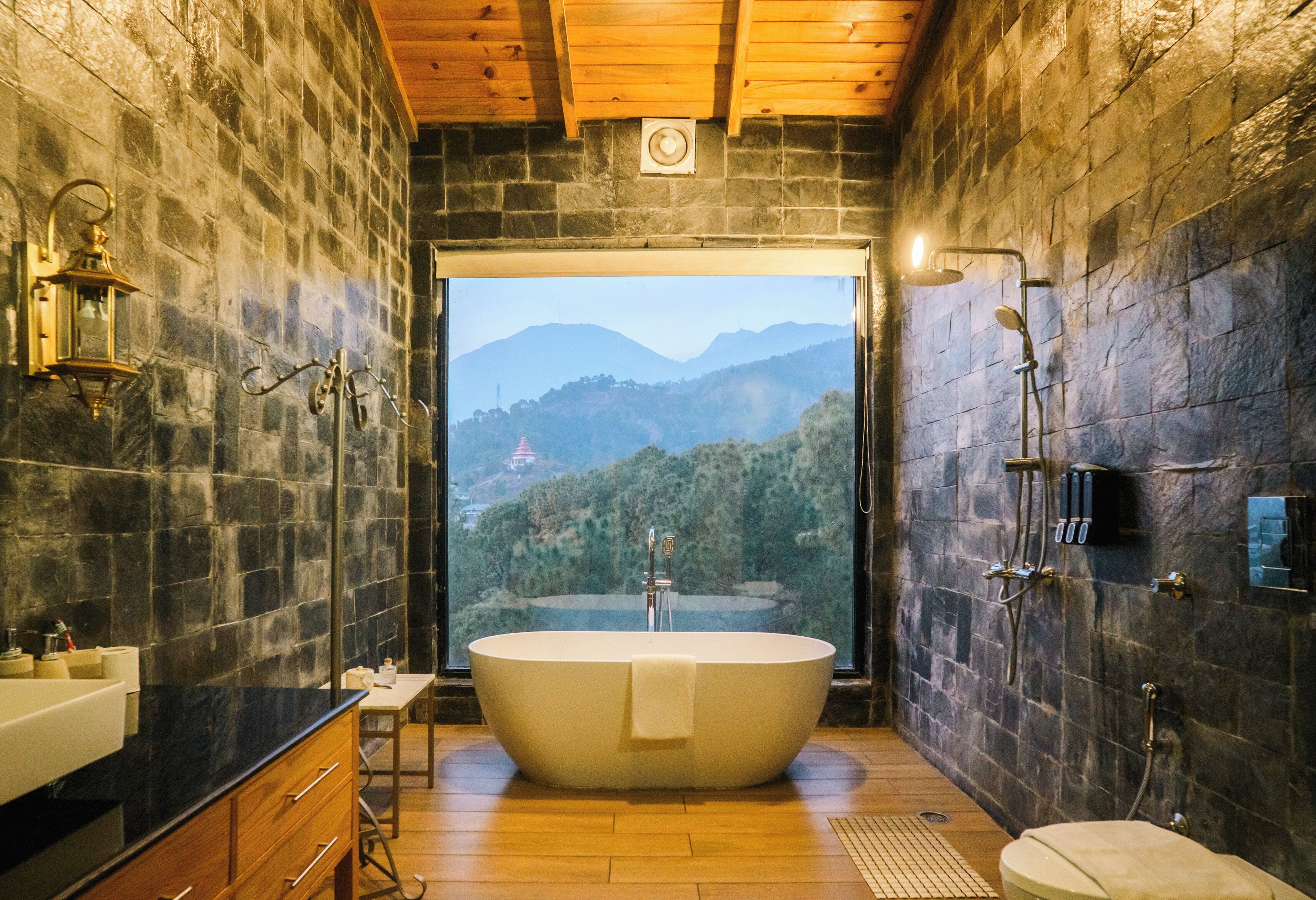 Premium Double Room, Mountain View | Bathroom | Slippers