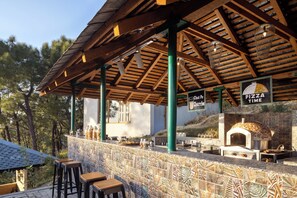 Outdoor dining - Rakkh Resort (Palampur)