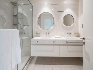Standard Apartment, City View | Bathroom | Towels - Beachfront Living Marina Skyline Views (Dubai)