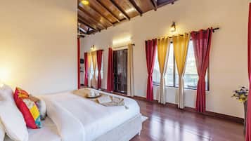 Deluxe-Villa, Balkon, Blick auf den Innenhof