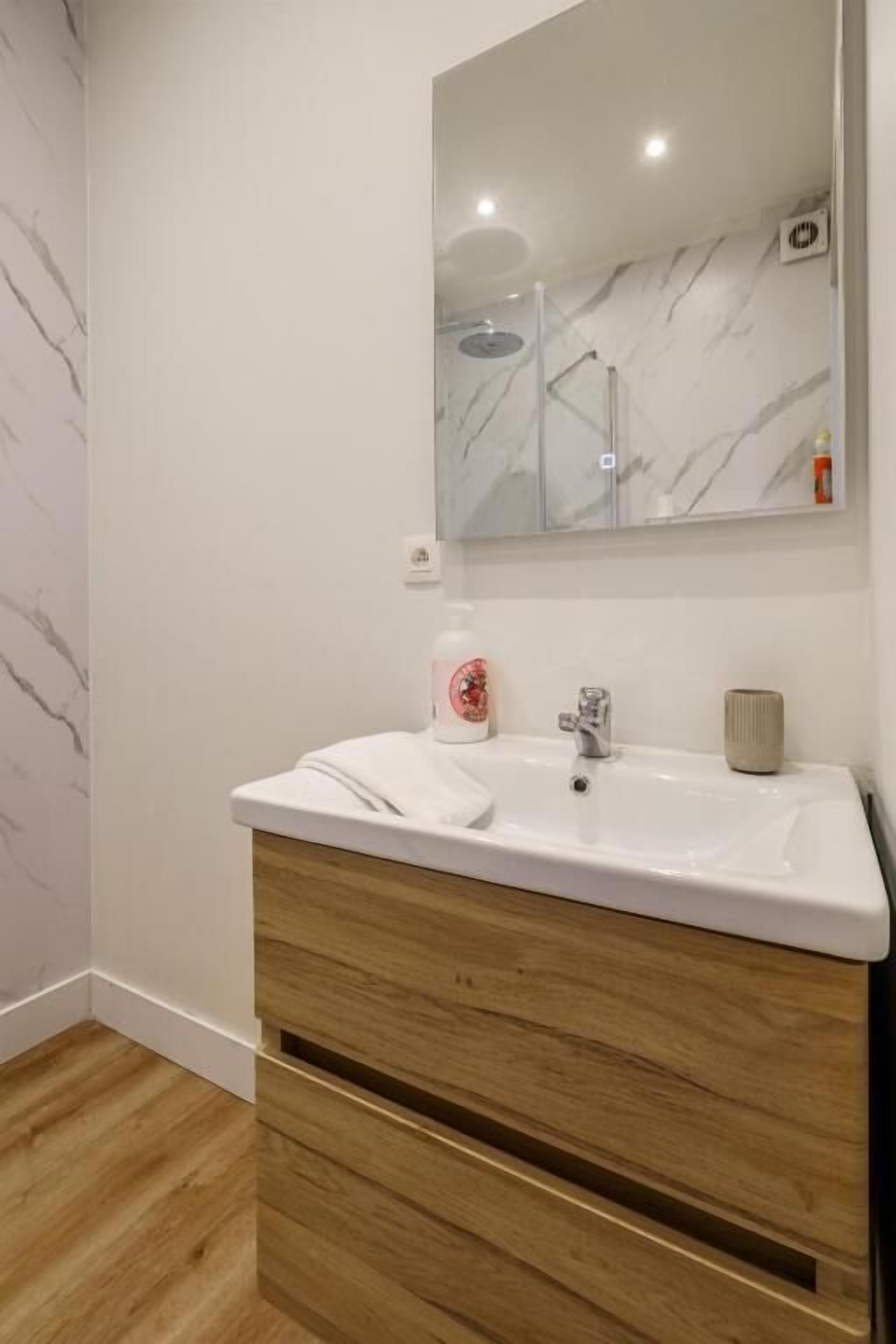 Classic Studio | Bathroom