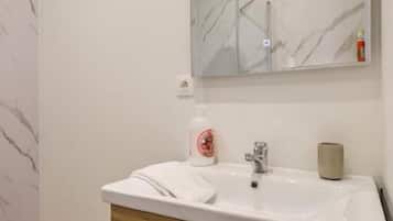 Classic Studio | Bathroom