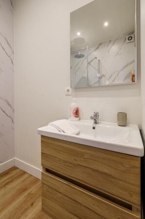 Estudio clásico | Baño