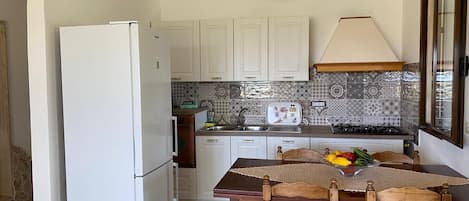 Departamento, vista al jardín | Cocina privada