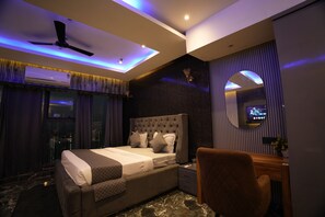 Room - Namaste B&B With Jacuzzi I Noida (Noida)