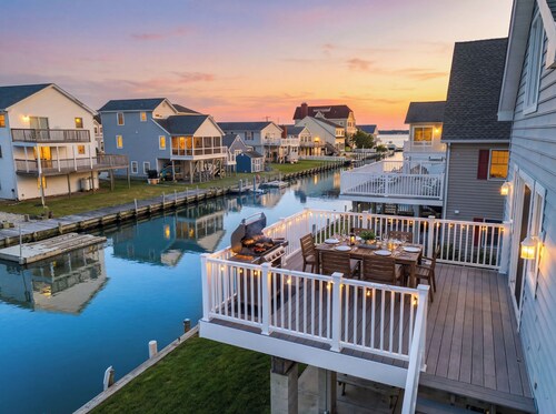 Family Friendly Waterfront Retreat - Dogs Allowed & Off-Season Discounts