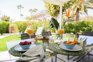 Outdoor dining - Villa Guerrero - Bright house, private garden and a (Maspalomas)