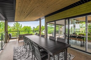 Outdoor dining - Vrbo Property (Petite-Rivière)