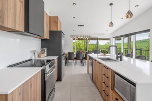 Private kitchen - LA-PLANQUE-BORÉALE (Petite-Rivière)