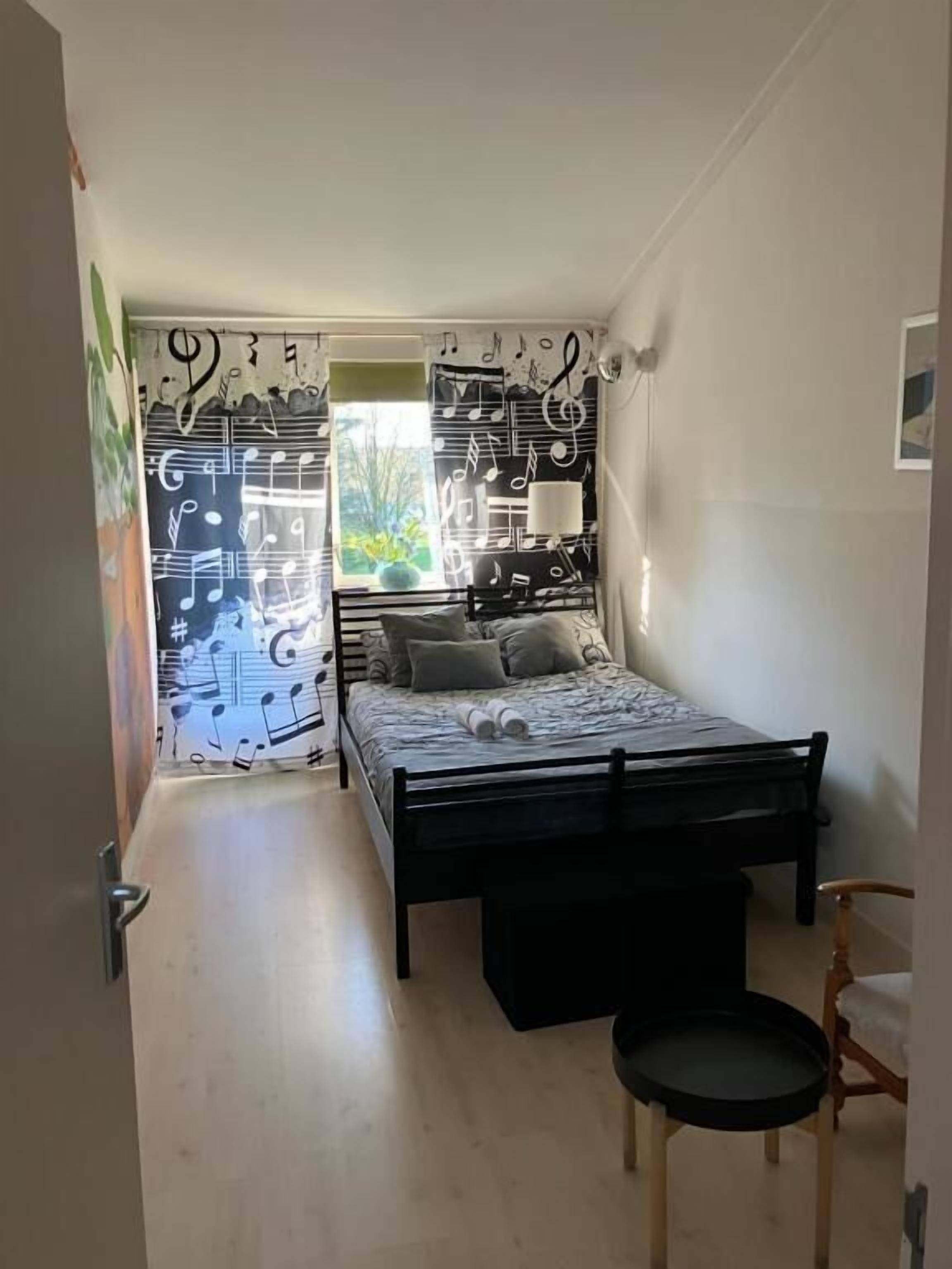 Tweepersoonskamer, uitzicht op tuin