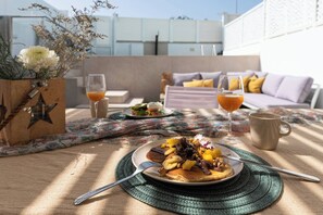 Outdoor dining - Sunset Dream Villa - 50m from San Agustin Beach (San Bartolomé de Tirajana)