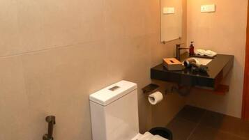 Family Quadruple Room, Balcony | Bathroom