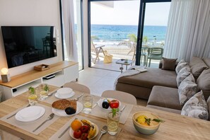 Dining - 1.6 Amapola Moon - beachfront comfort. (Maspalomas)