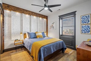 2 bedrooms, iron/ironing board, Internet, bed sheets - Carolina Condo - Pets Welcome - Walkable Downtown (Wilmington)
