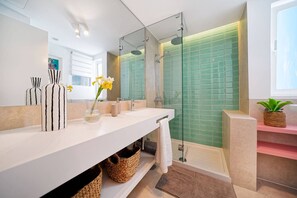 Shower, hair dryer, towels, soap - 1.7 Amapola Waves- newly refurbished, opposite the p (Maspalomas)