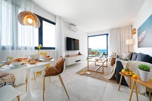 Dining - 1.5 Amapola Coast: newly refurbished, facing the beach. (Maspalomas)