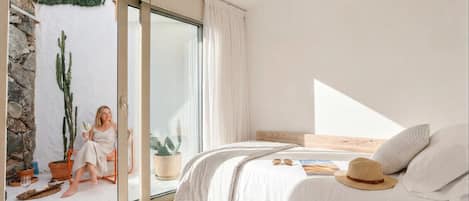 2 bedrooms, bed sheets