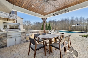 Outdoor dining - Above Iris Estate | 100+ Acres | Pool/Spa | Private | Luxury (Dickson)
