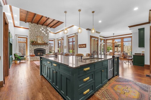 Above Iris Estate | 100+ Acres | Pool/Spa | Private | Luxury